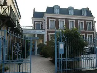 호텔 Castel Albertine 3*